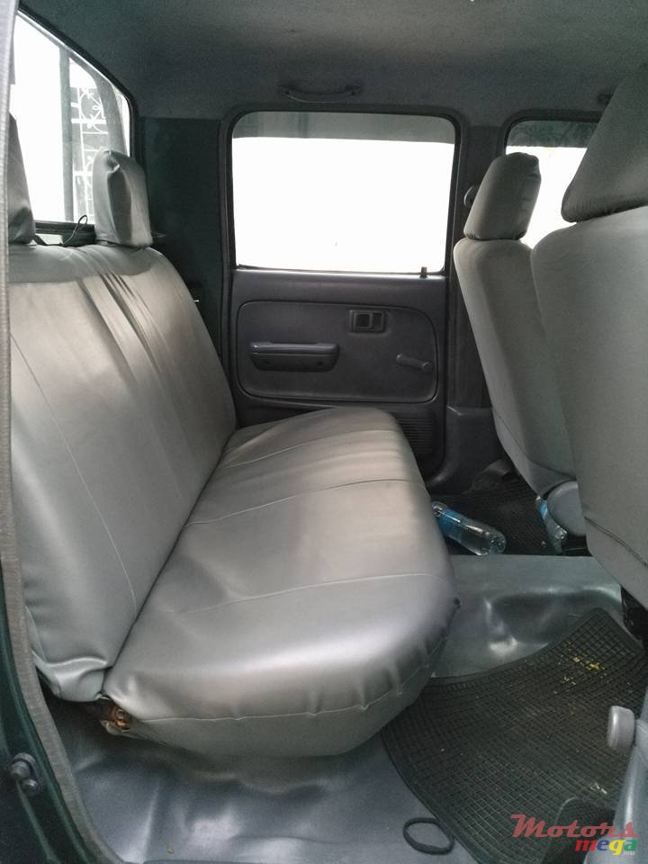 2001' Toyota Hilux photo #5