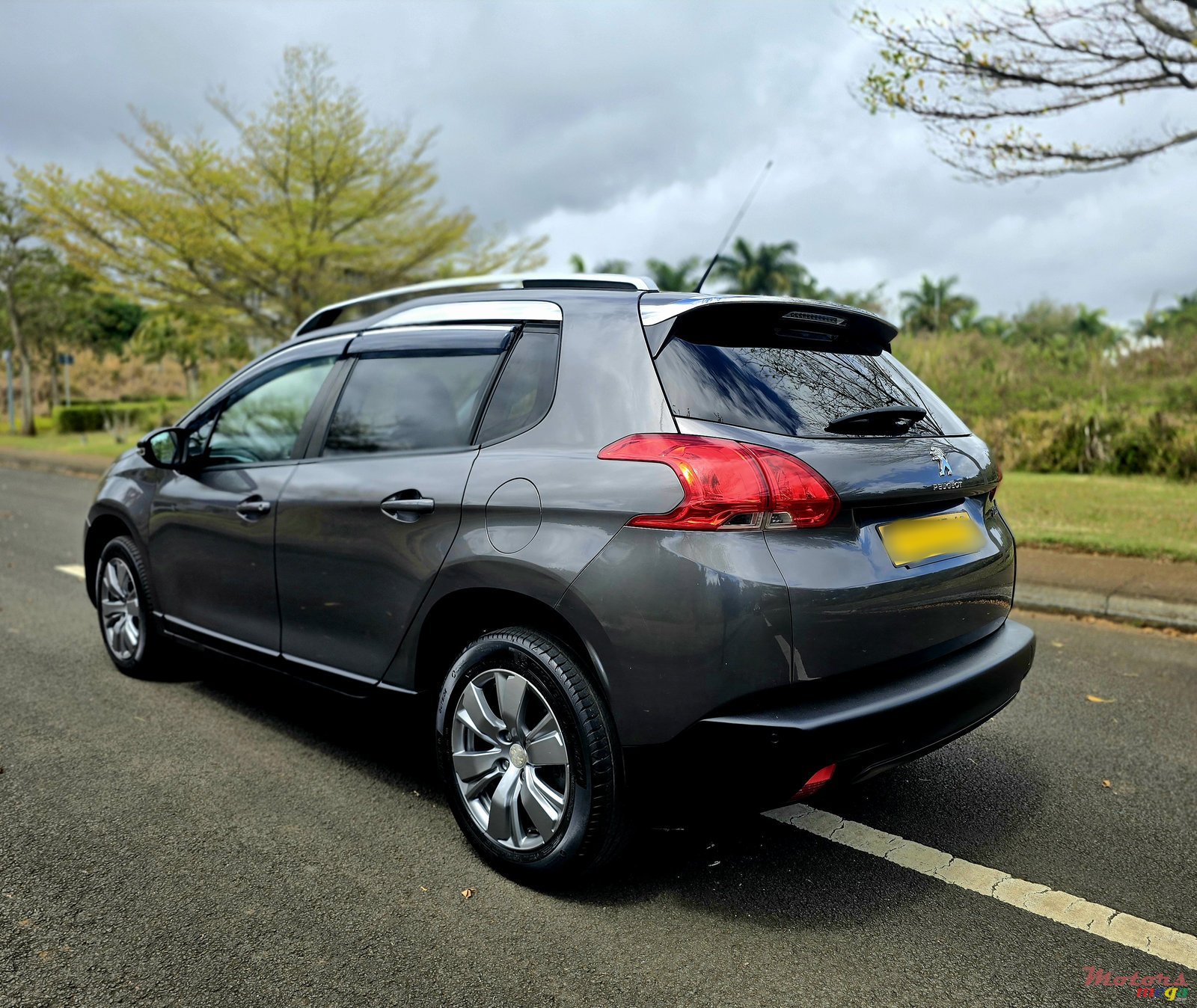 2016' Peugeot 2008 Allure Panoramic roof photo #3