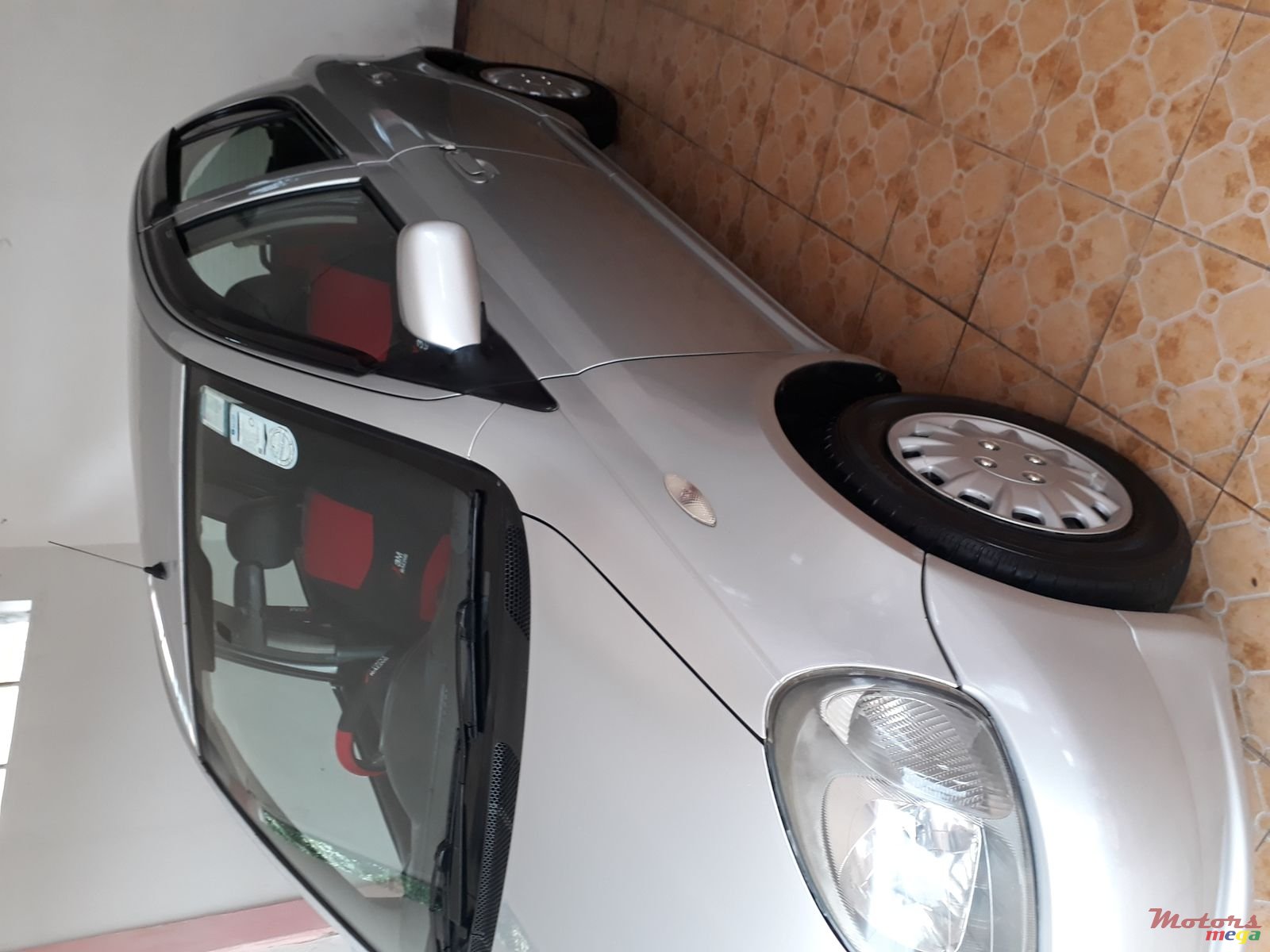 2000' Toyota Vitz photo #3