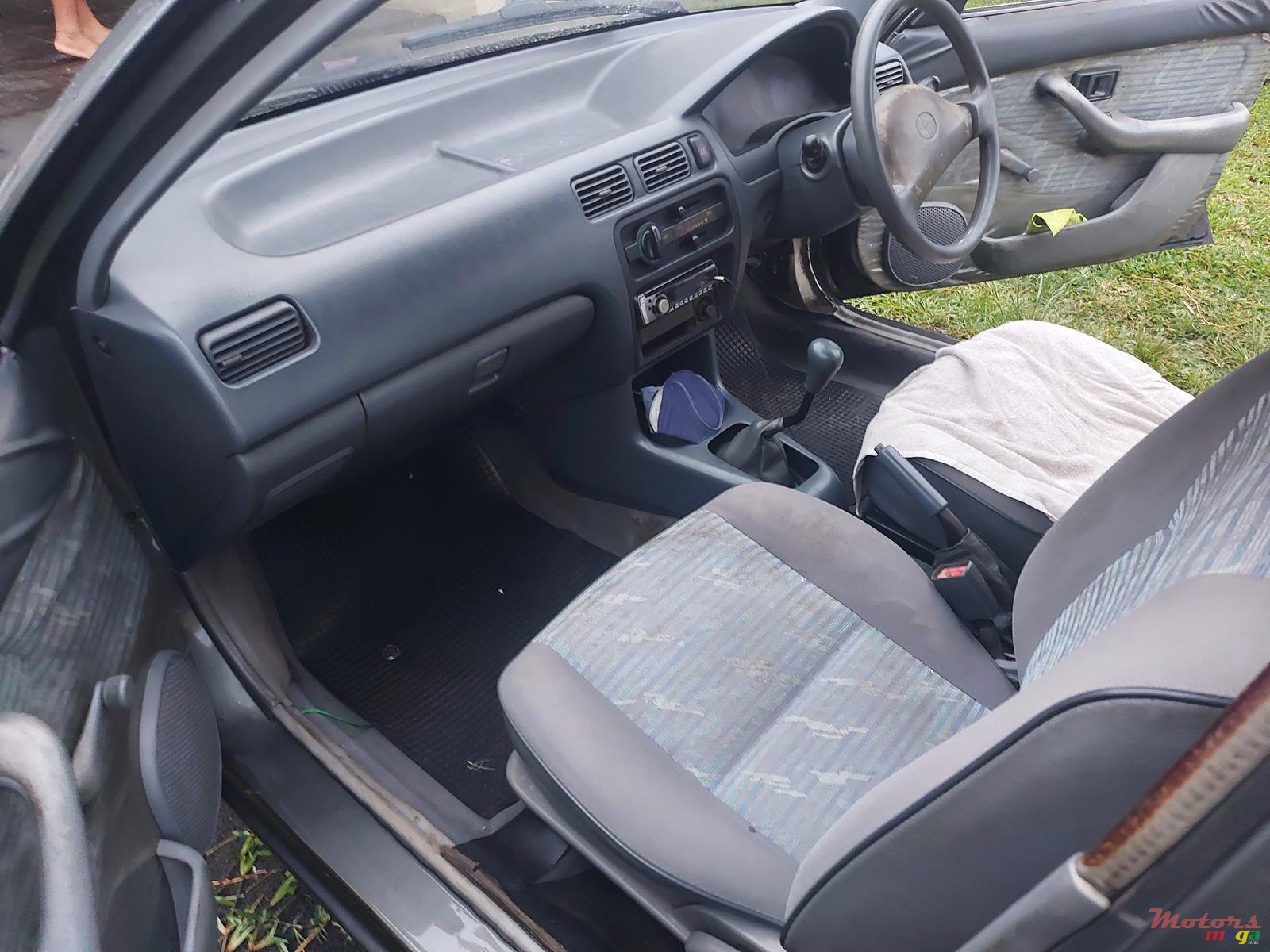 2001' Toyota soluna photo #5