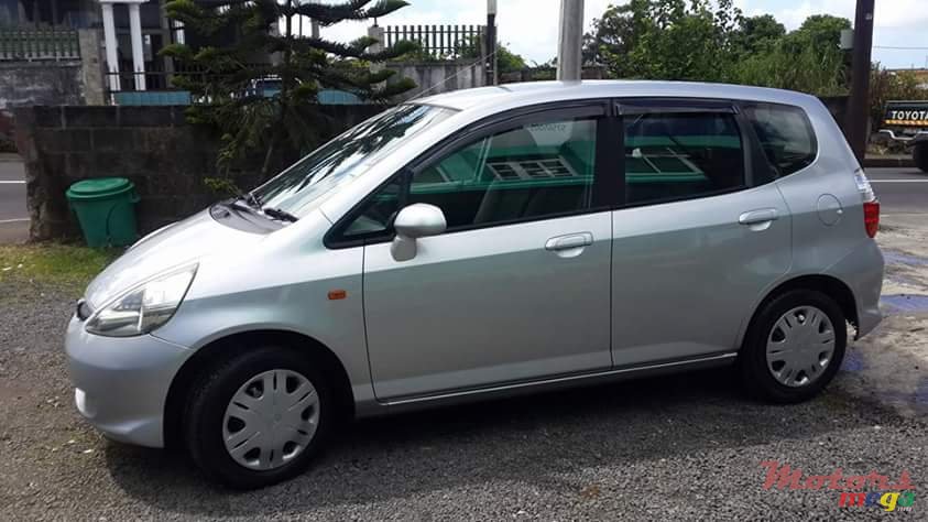 2005' Honda Fit photo #2