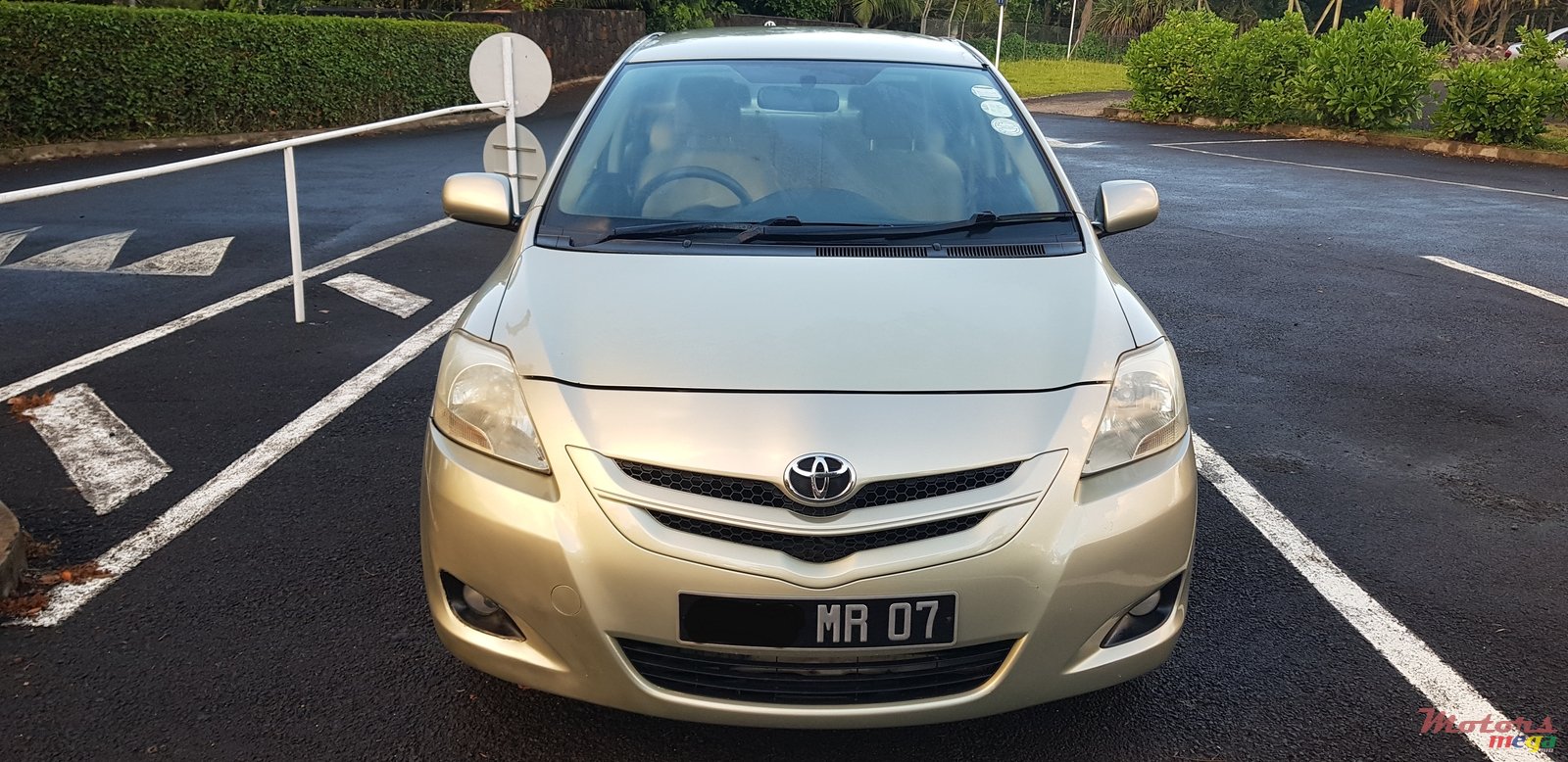 2007' Toyota Yaris Sedan photo #3