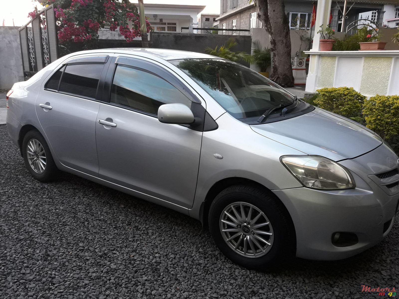 2006' Toyota Belta photo #4