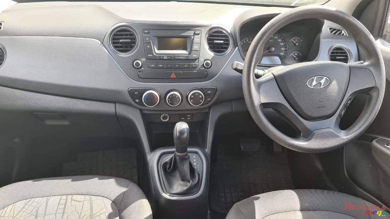 2018' Hyundai i10 Sedan photo #5