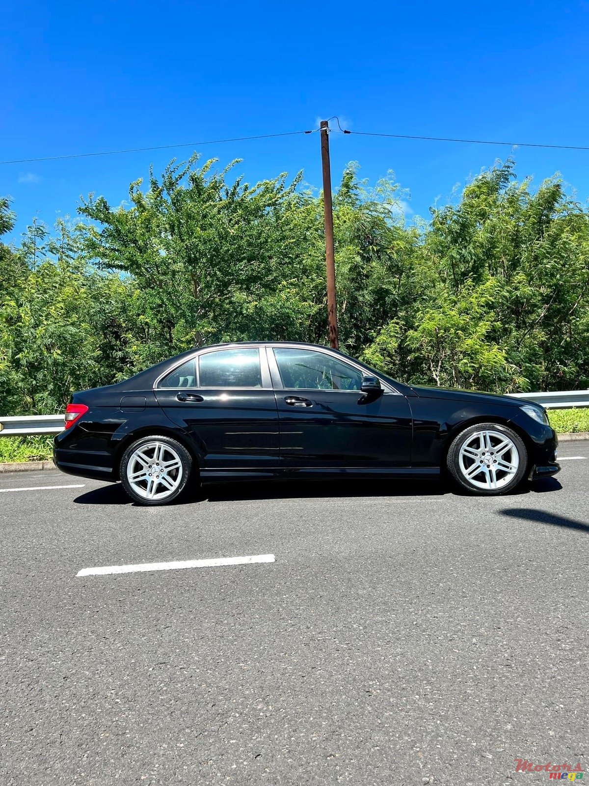 2009' Mercedes-Benz C-Class photo #2