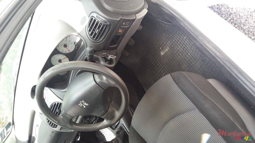 2005' Peugeot 206 photo #3