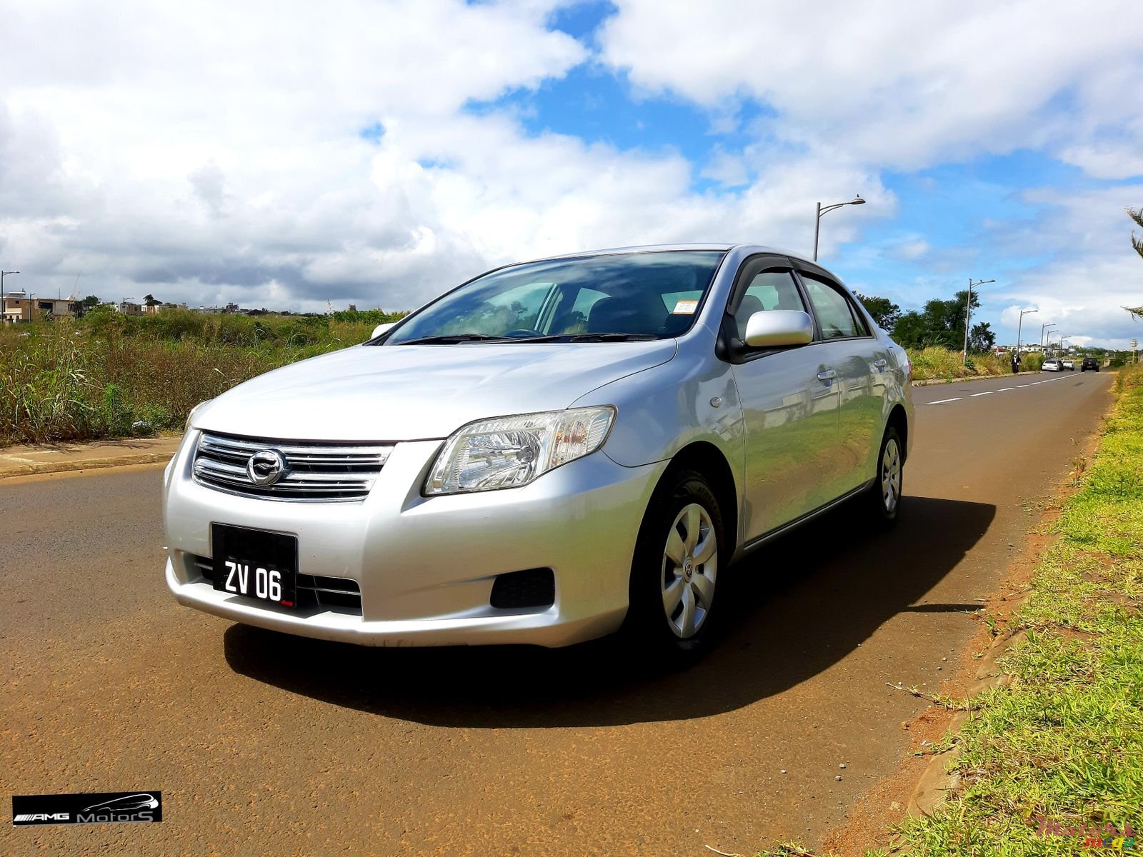 2006' Toyota Axio X photo #2