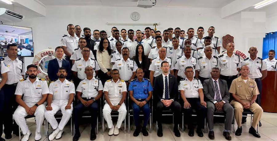 Sécurité maritime : plus de 40 officiers mauriciens formés par les États-Unis pour renforcer la surveillance des eaux nationales