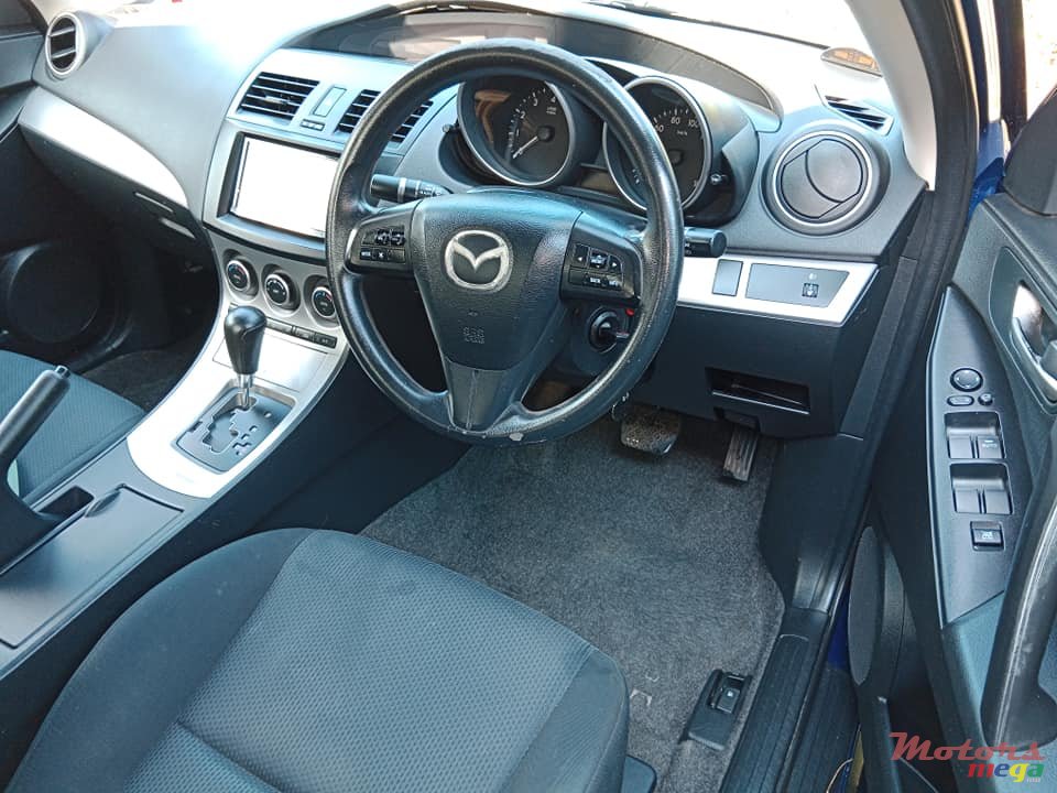 2011' Mazda Axela 1.5l Automatic photo #4