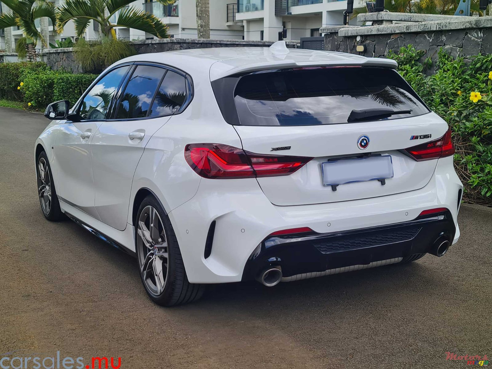 2022' BMW 135 i MPerformance XDrive 2.0 photo #3