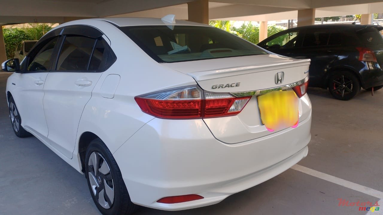 2016' Honda Grace photo #4