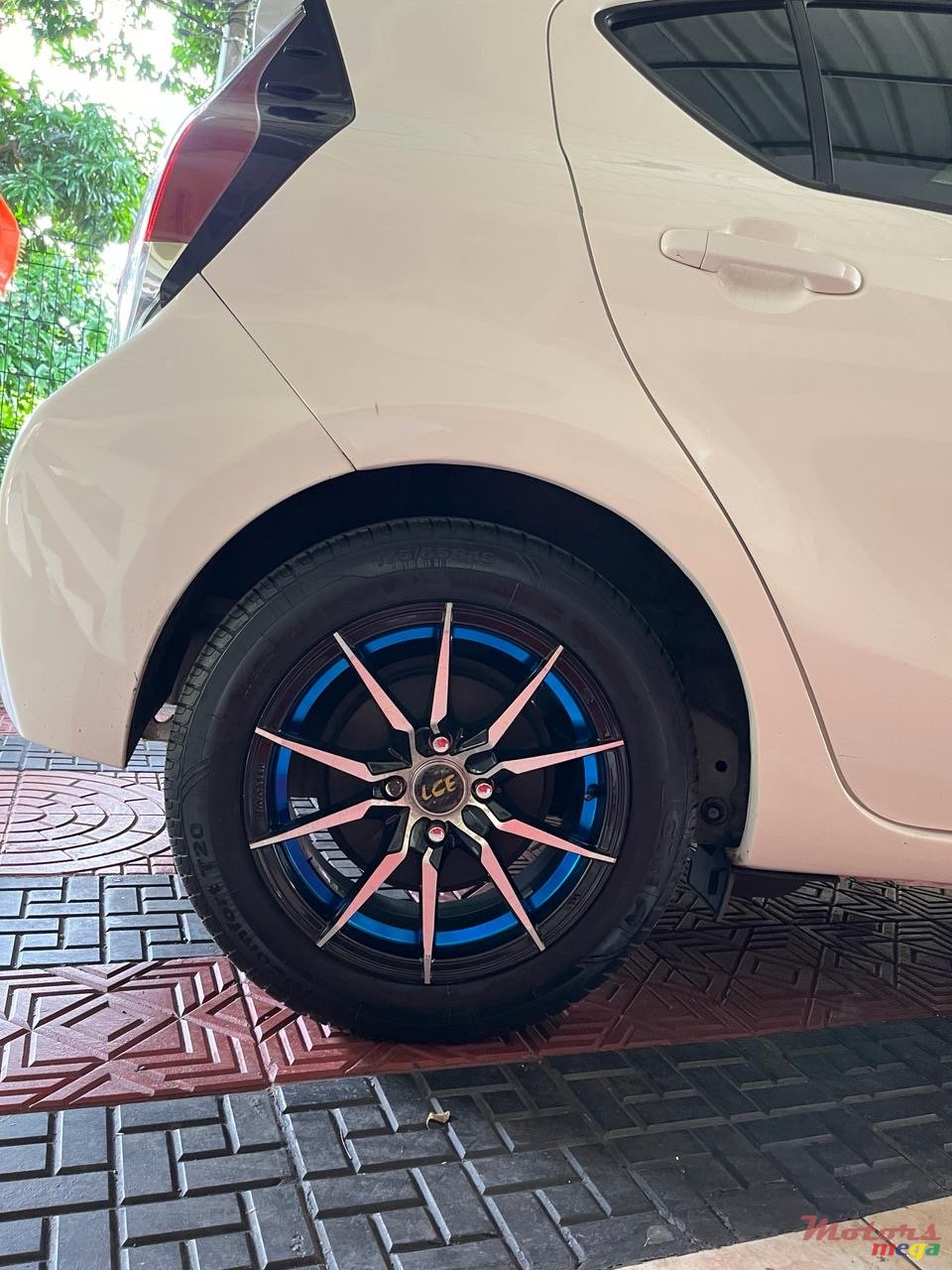 2016' Toyota Aqua photo #6