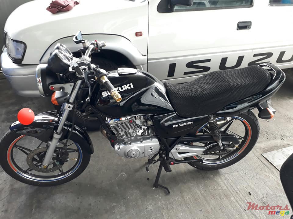 2011' Suzuki En photo #1