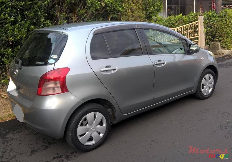 2006' Toyota Vitz photo #6