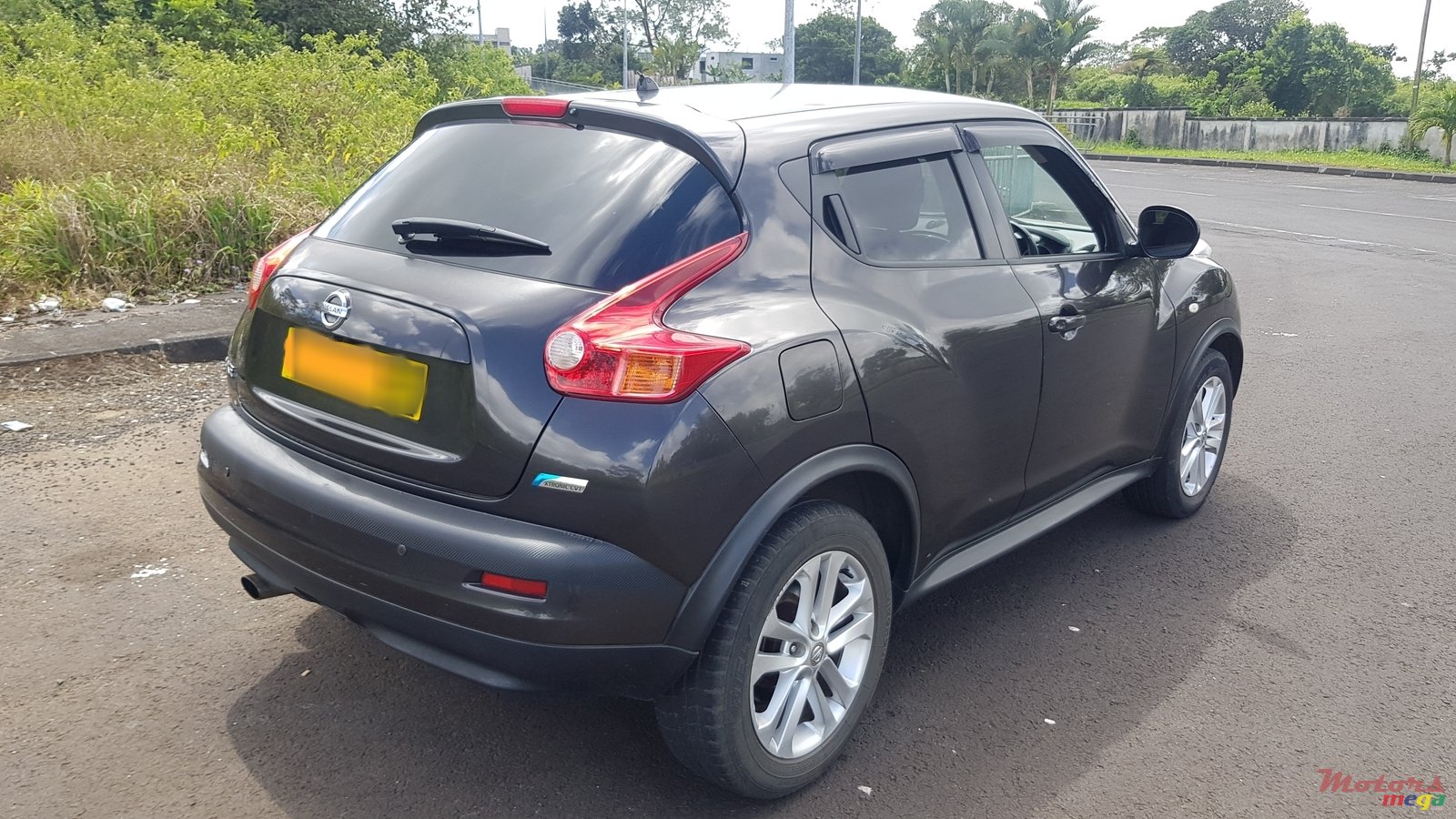 2012' Nissan Juke RX turbo photo #2