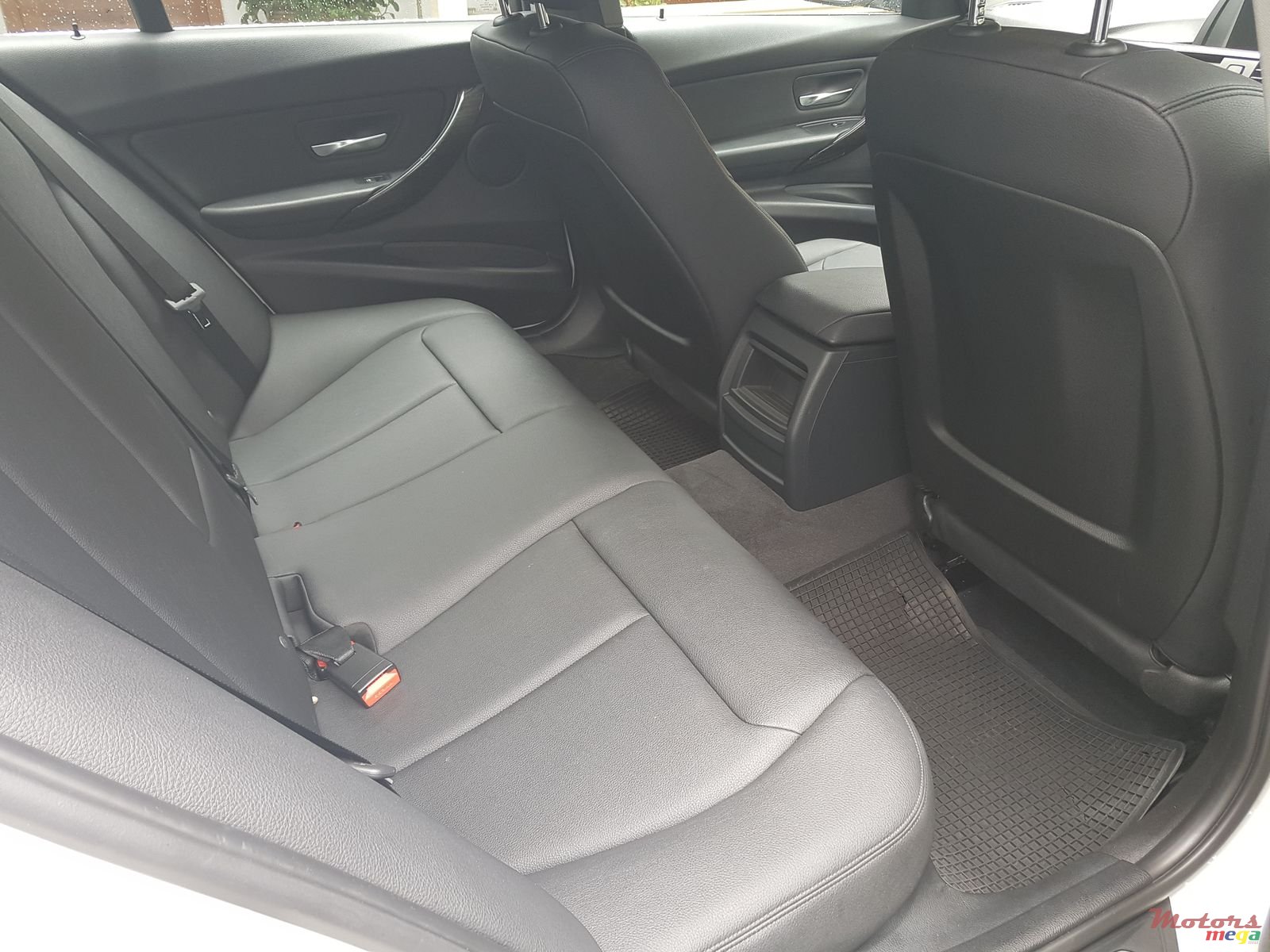 2014' BMW 320 photo #4