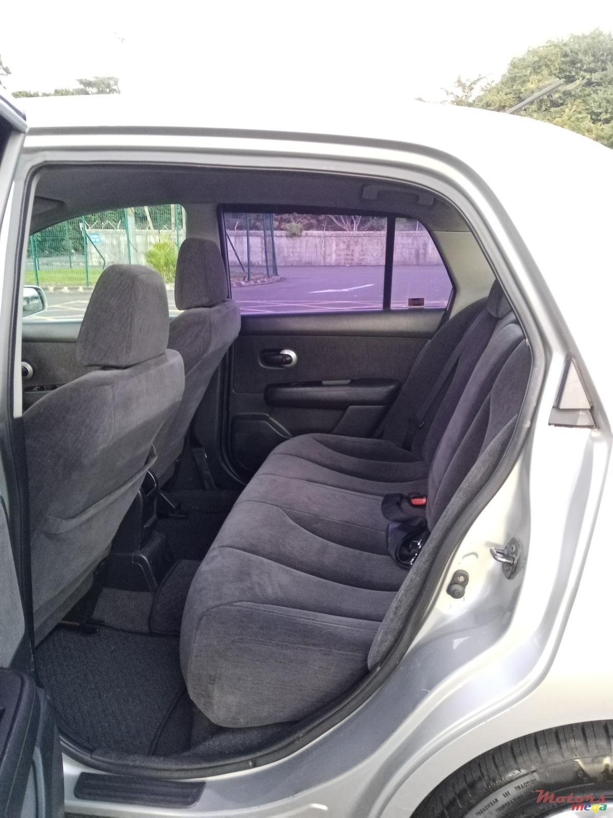 2004' Nissan photo #5