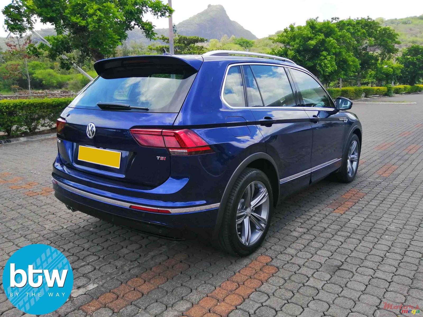 2018' Volkswagen Tiguan RLine TSI photo #3