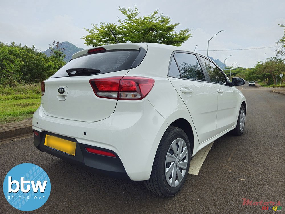 2019' Kia Rio photo #4