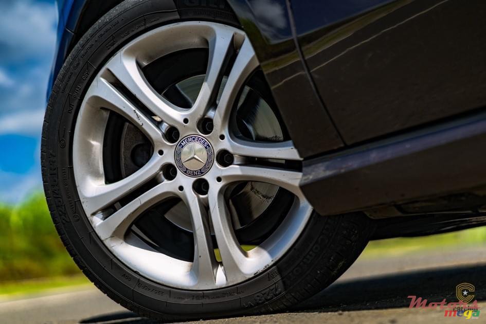 2015' Mercedes-Benz A 180 photo #6