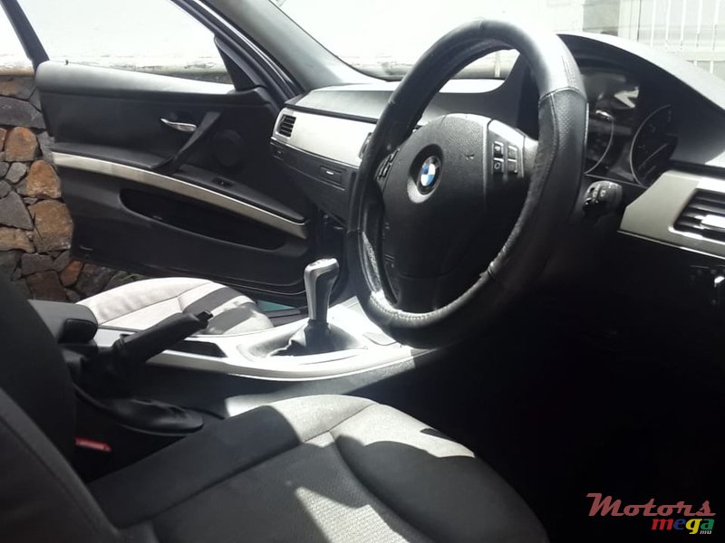2009' BMW 3 Series photo #2