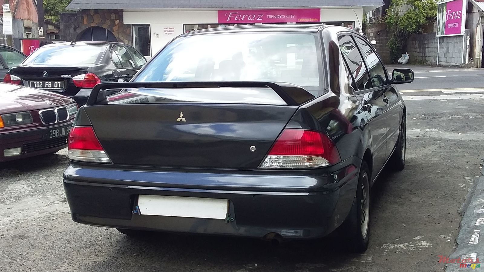 2002' Mitsubishi Lancer photo #3