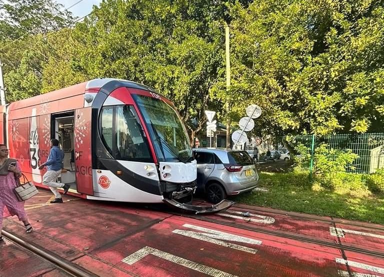 Accident hier après-midi : les services du métro interrompus entre Ébène et Réduit