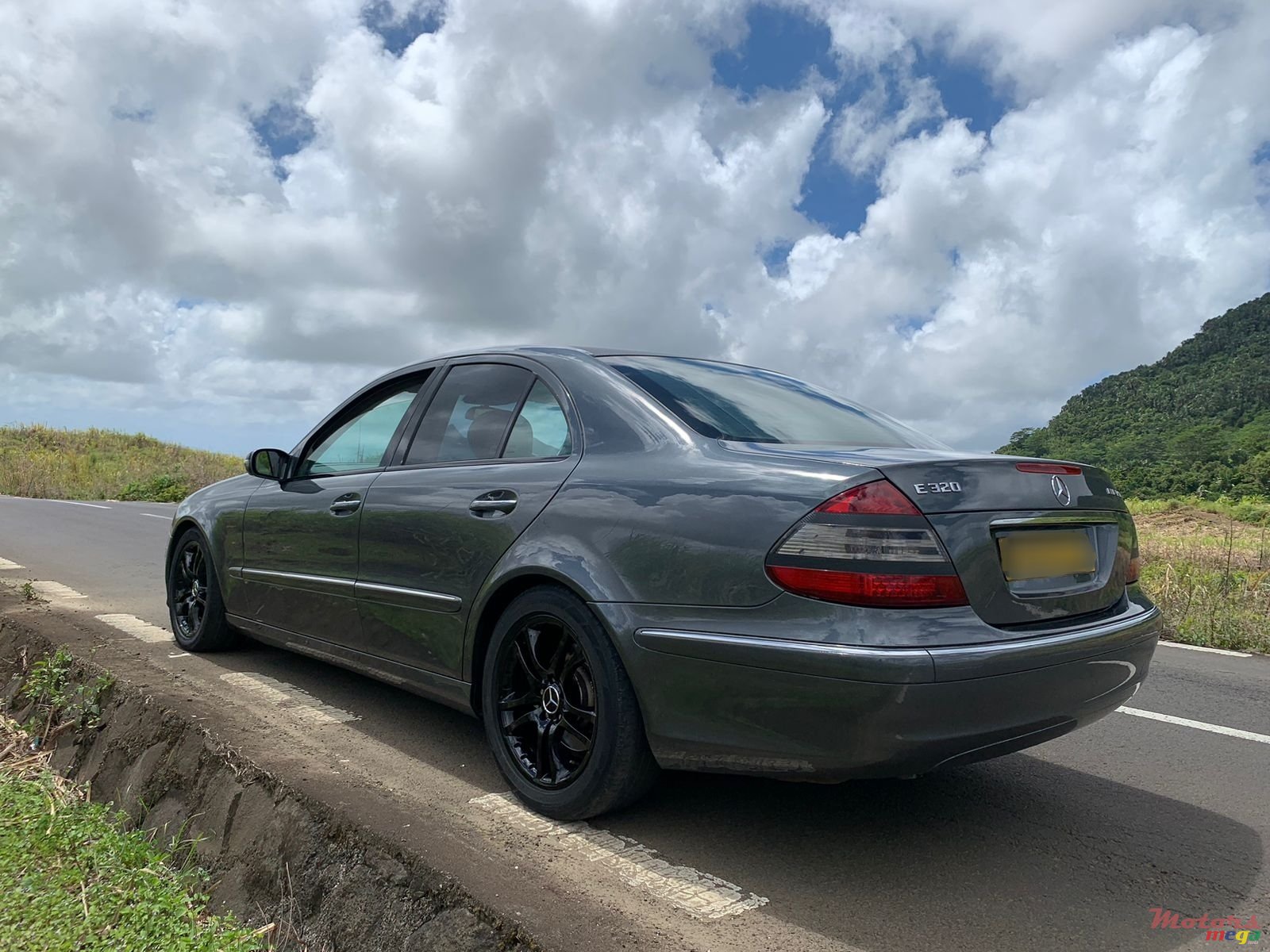 2006' Mercedes-Benz E 320 CDI photo #3
