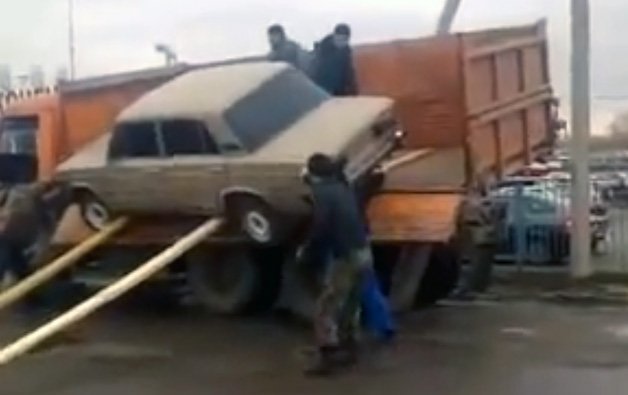 Worst Car Unloading Attempt Ever is Quick and Painful