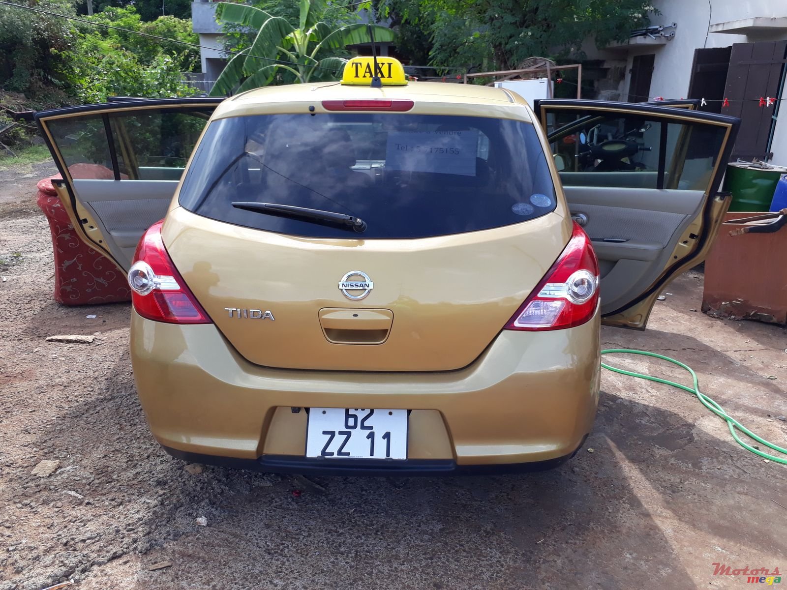 2011' Nissan Tiida photo #2