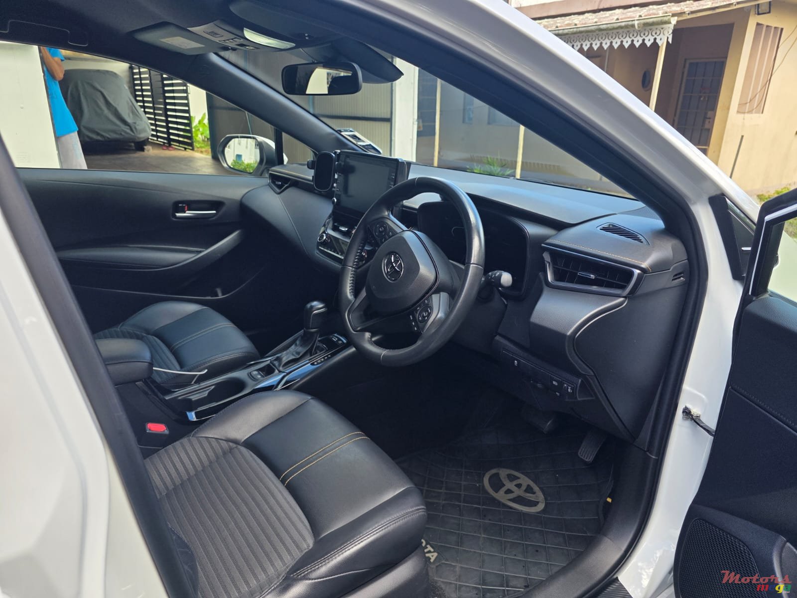 2022' Toyota Corolla GZ photo #5