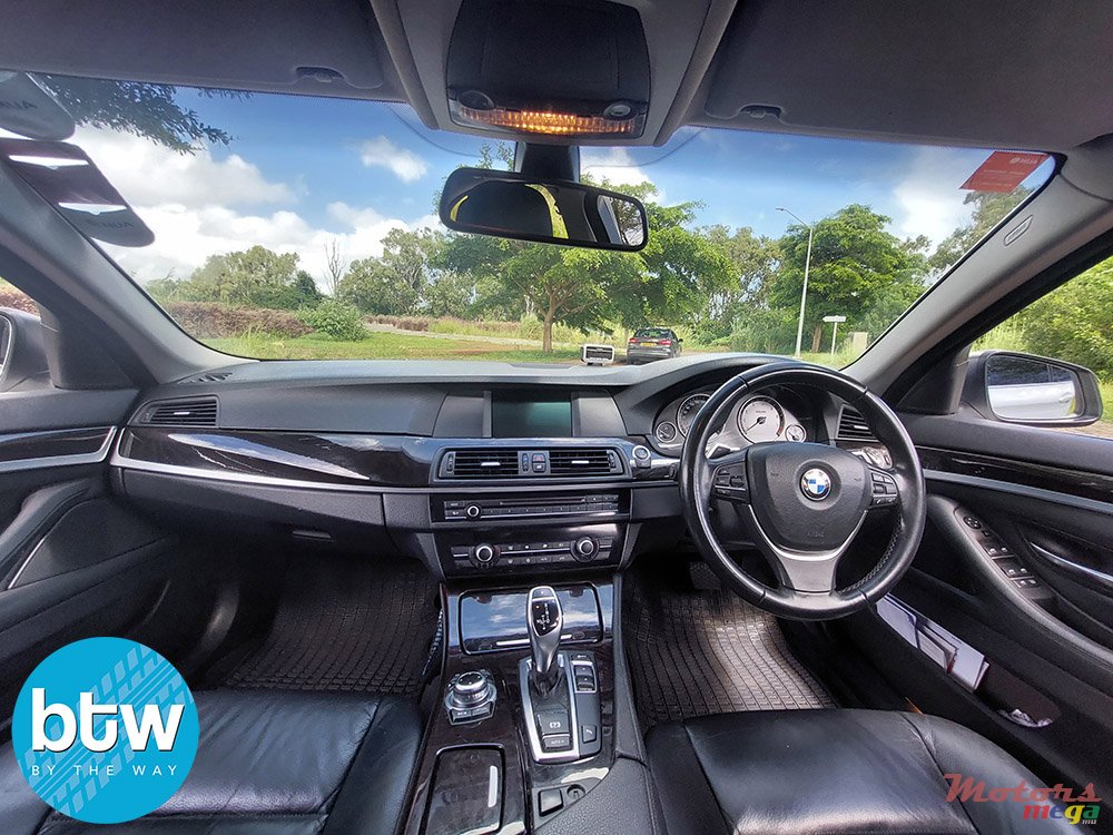 2011' BMW 520 photo #6