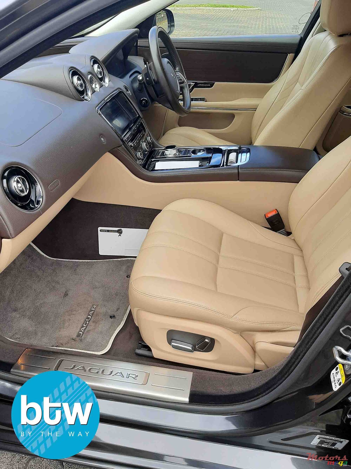 2015' Jaguar XJ photo #6