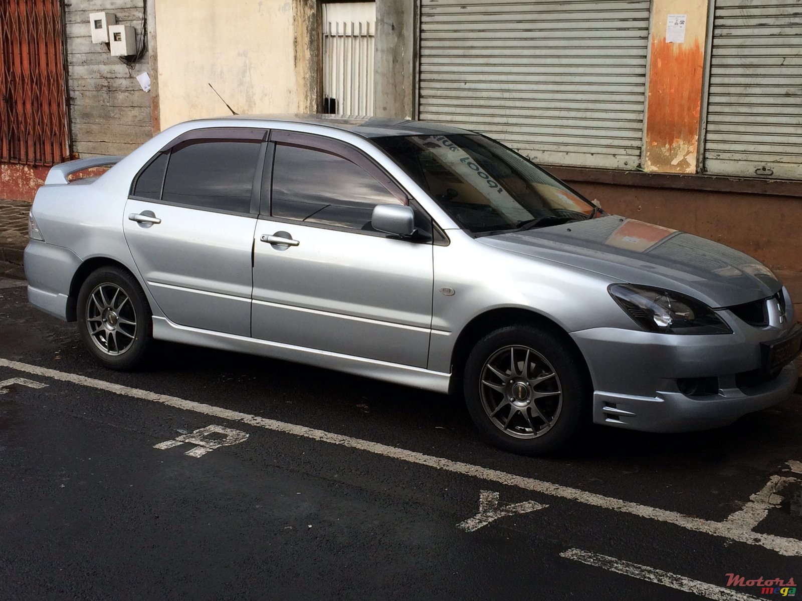 2005' Mitsubishi GLX photo #1