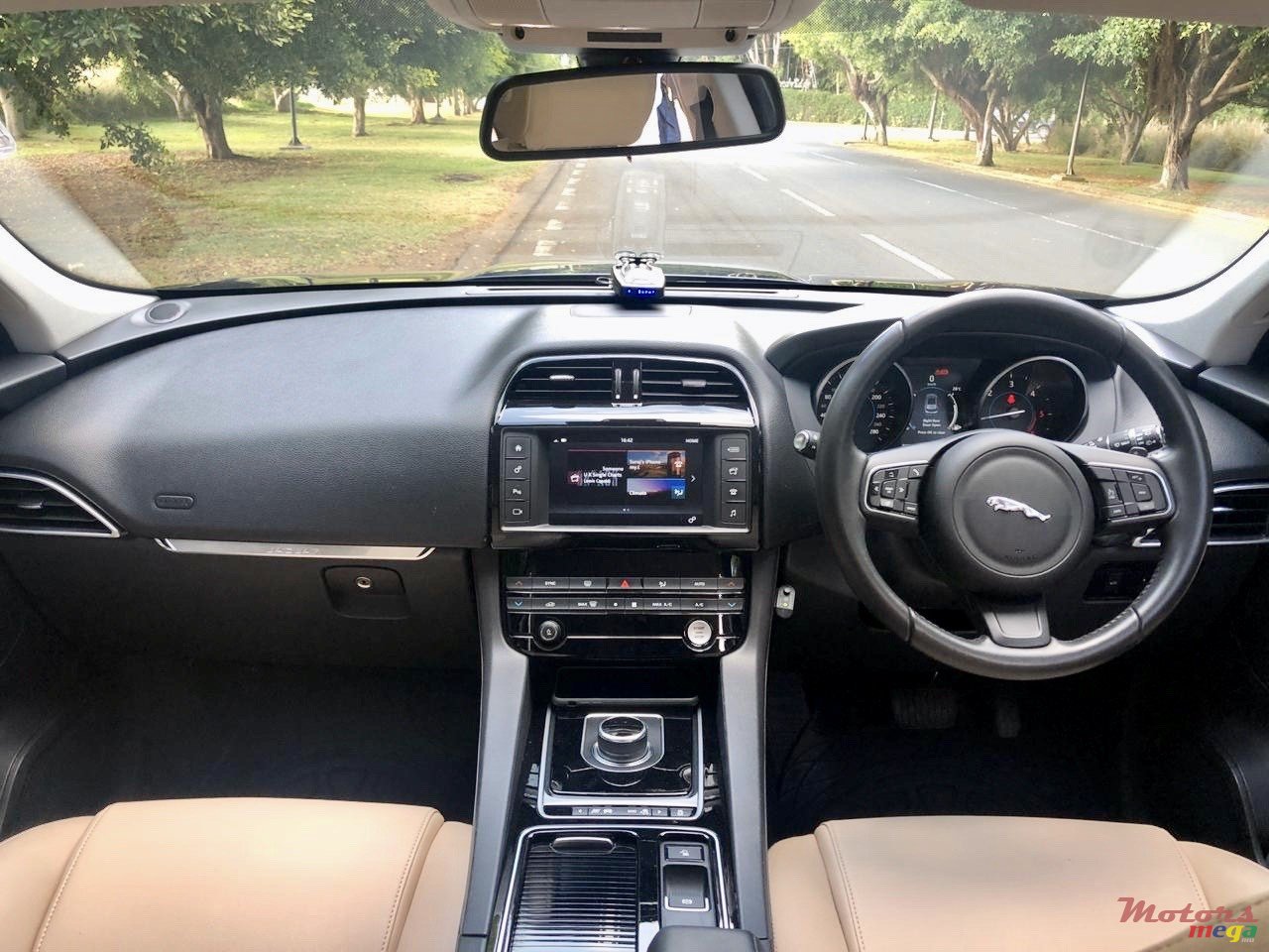 2017' Jaguar F-Type F-Pace photo #5