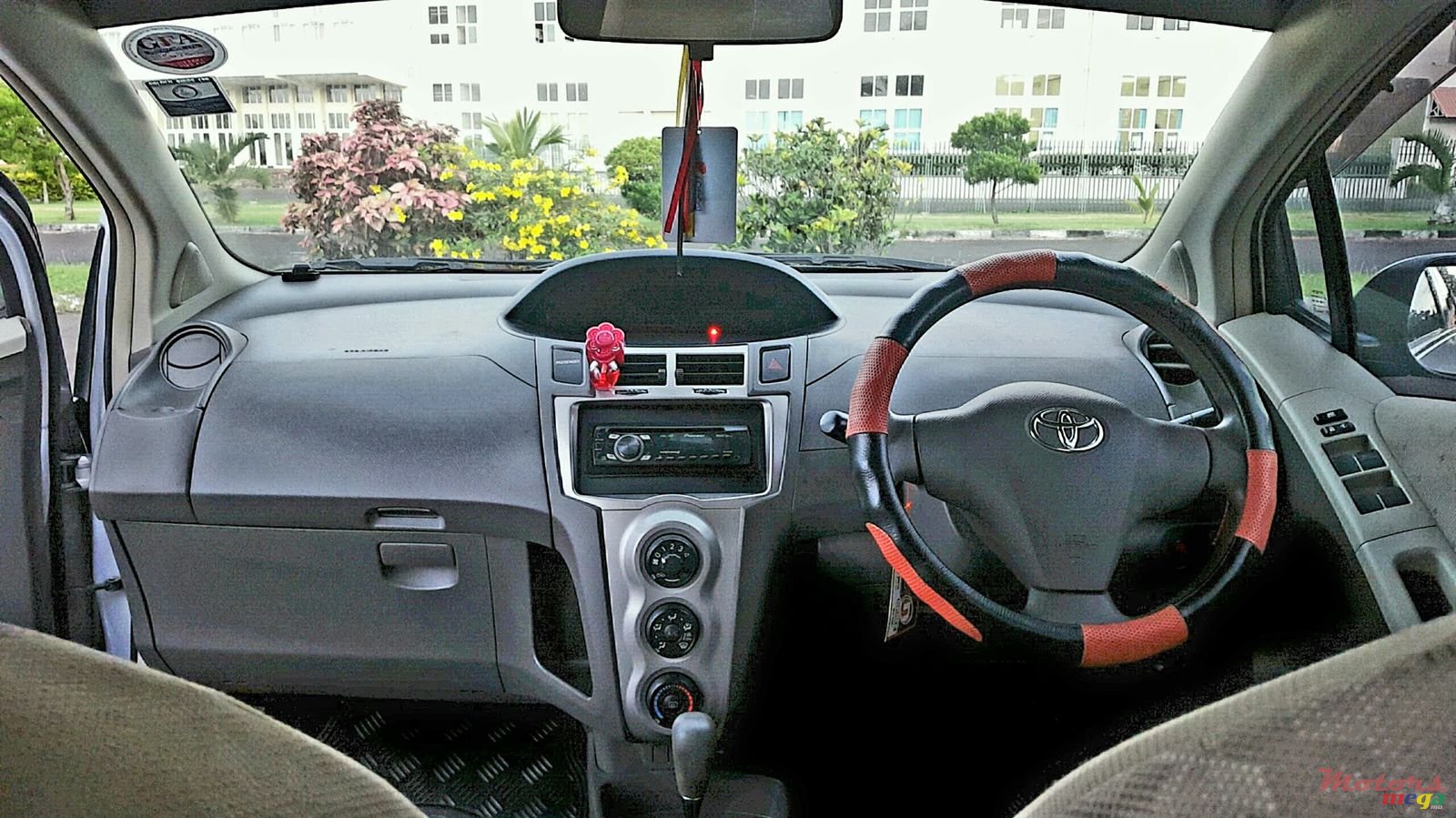 2008' Toyota Vitz photo #6