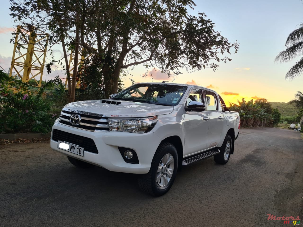 2016' Toyota Hilux photo #3