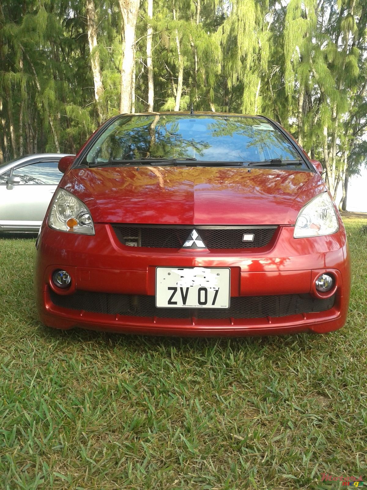 2007' Mitsubishi Hatchback photo #2