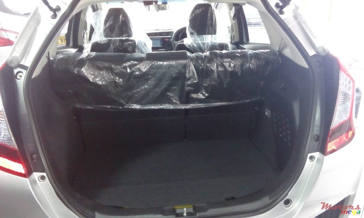 2016' Honda Fit Hybrid F package photo #5