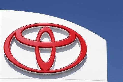 Toyota Q4 profits fall 77% due to quake
