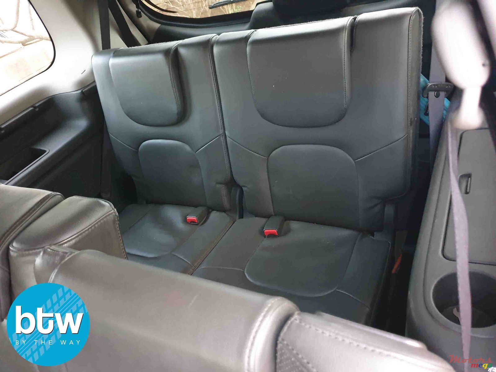 2009' Nissan Pathfinder LE 4WD V6 photo #3