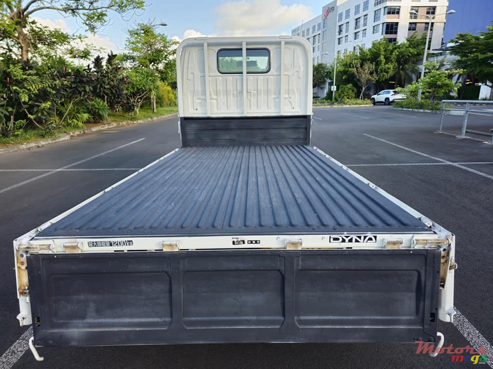 2008' Toyota Dyna photo #2