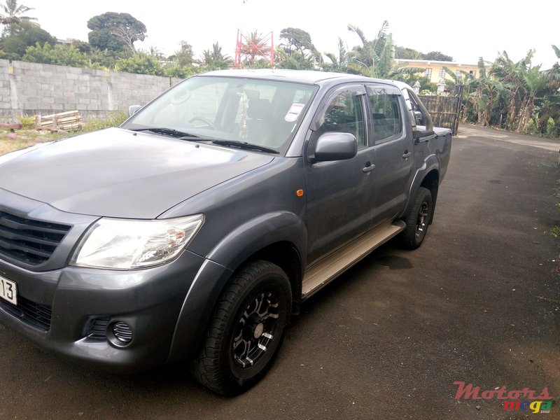 2013' Toyota Hilux photo #5