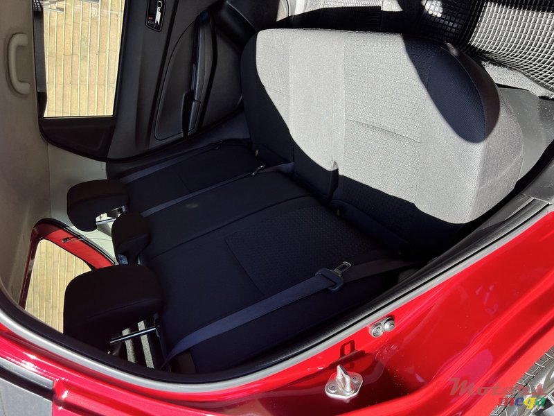 2017' Suzuki Swift photo #7