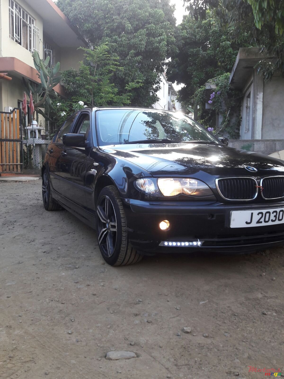 2003' BMW 320 photo #1