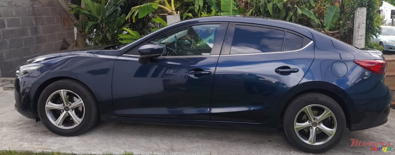 2017' Mazda 3 photo #2