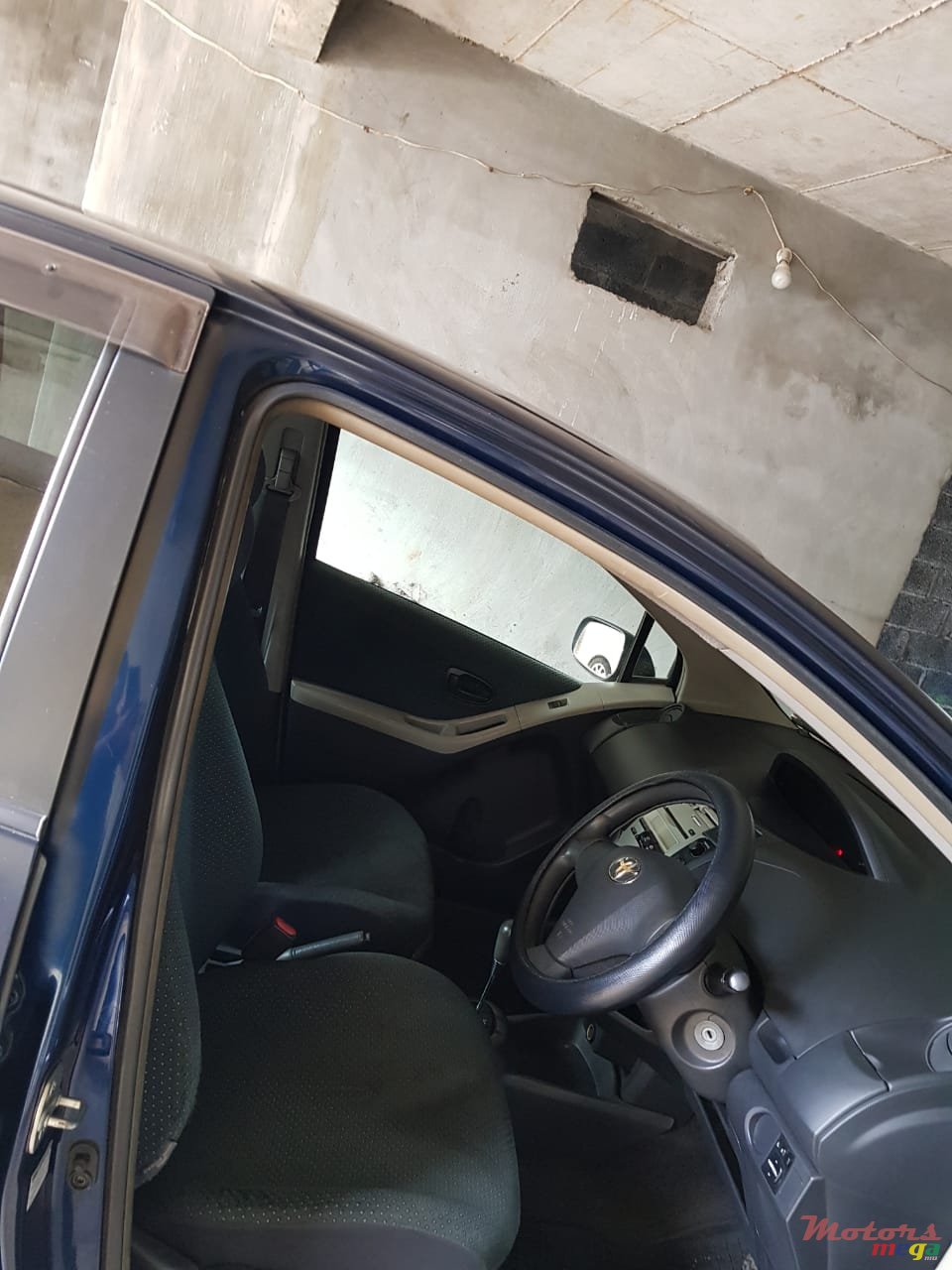 2005' Toyota Vitz photo #6