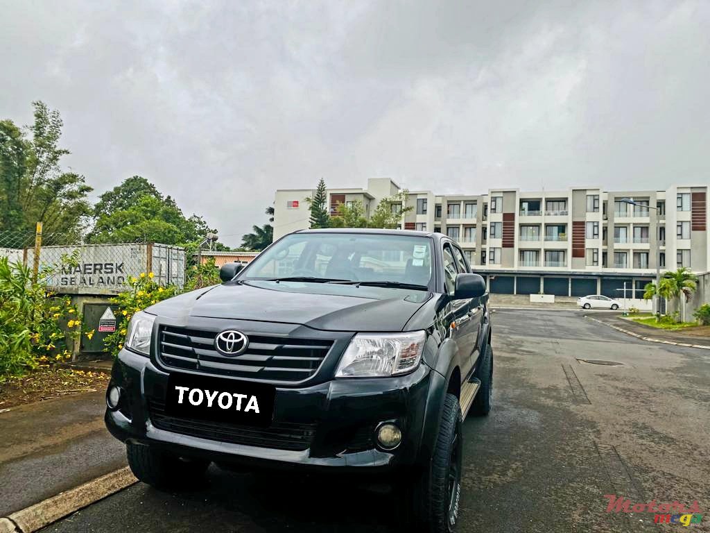 2014' Toyota Hilux any photo #1