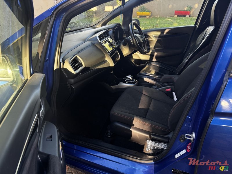 2016' Honda Fit photo #4