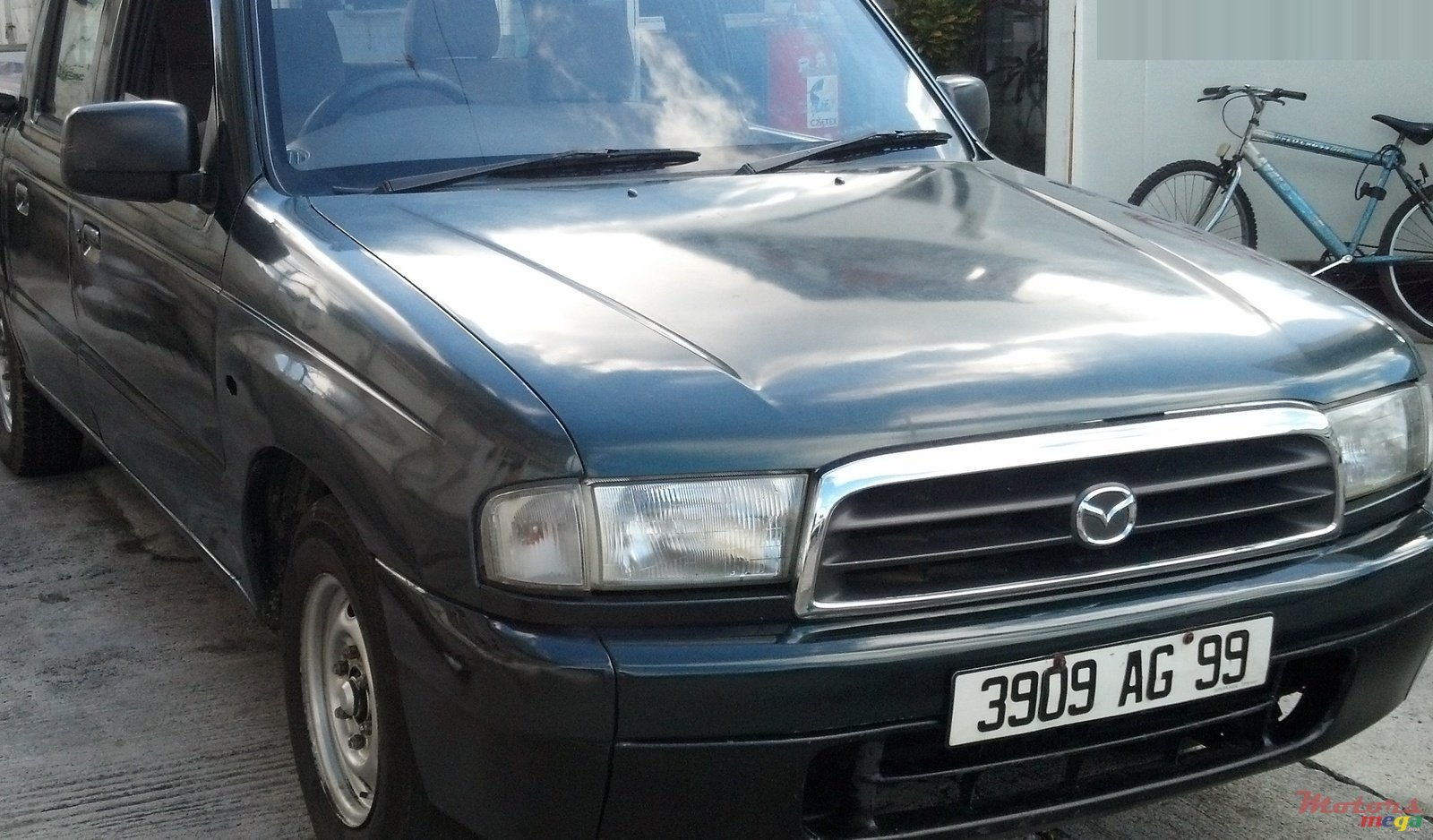 1999' Mazda B2500 photo #1